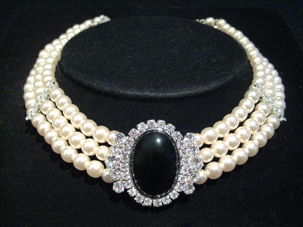 pearl statement necklace